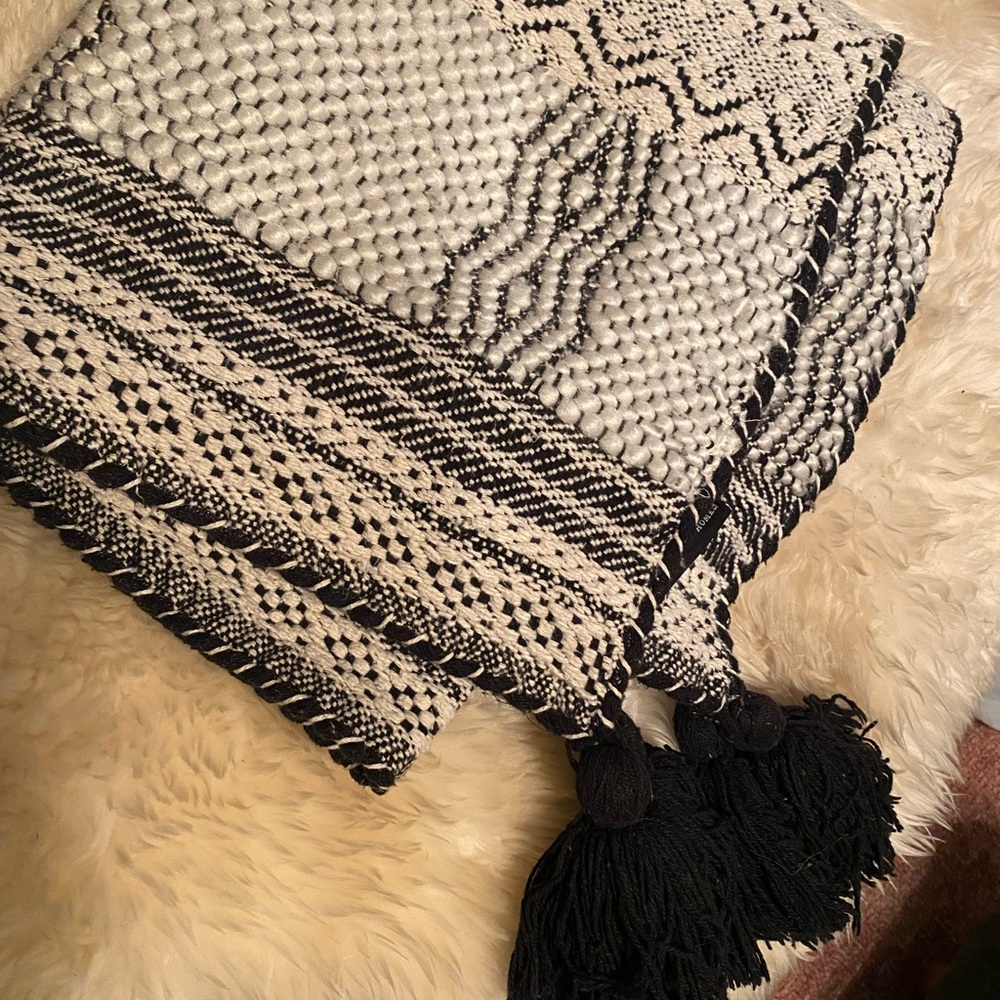 Max Studio Home Black and White Textured Knit Throw Blanket - Picture 3 of 6